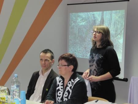 Okrogla miza Otrok v rejništvu = otrok med dvema družinama 5